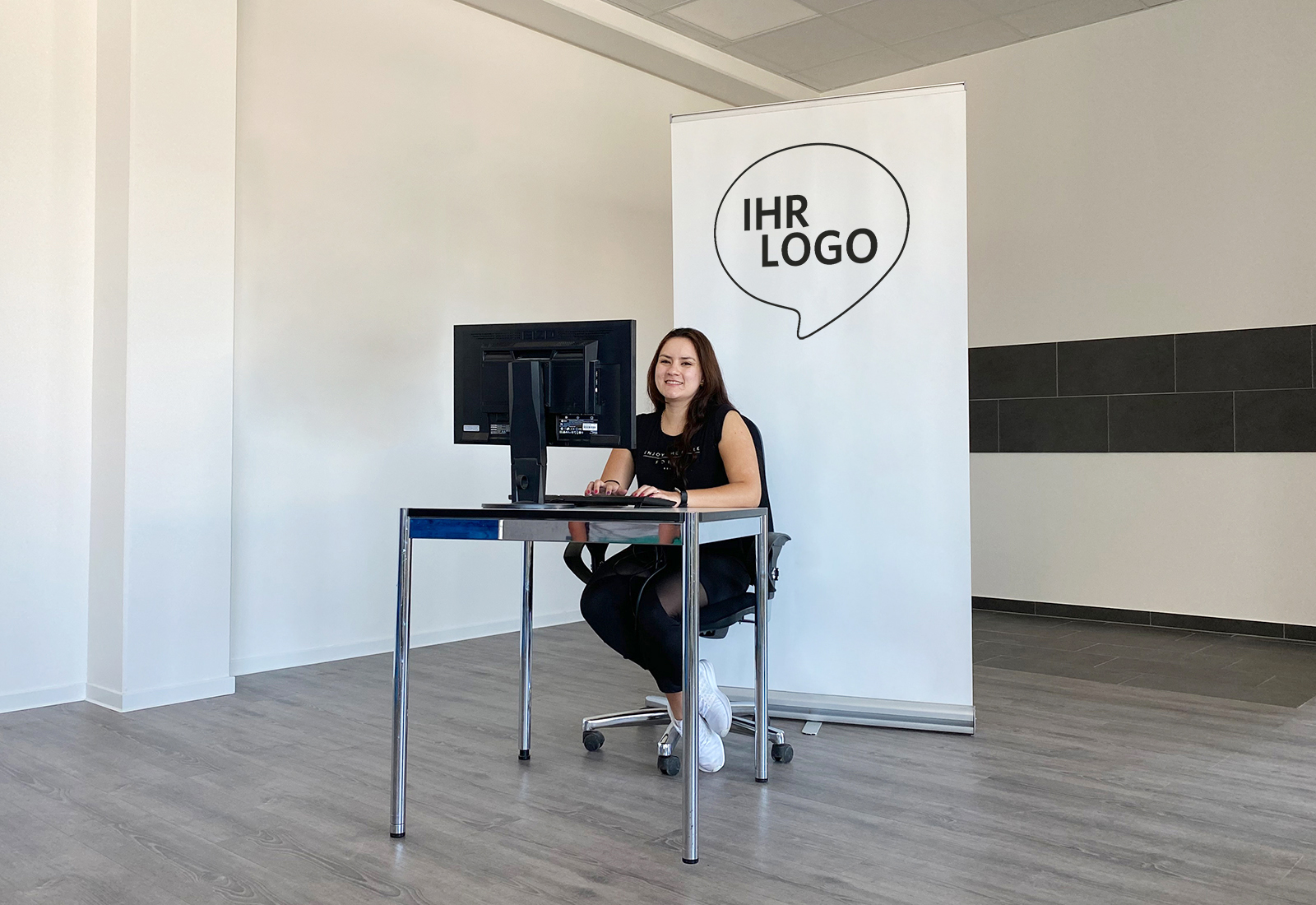 RollUp Rückwand mit Logo RollUp Rückwand mit Logo